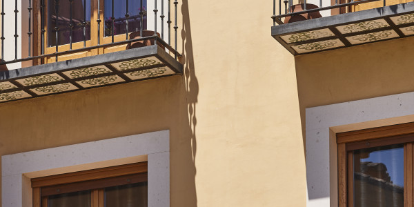 Pintar Fachadas de Casas Unifamiliares / Chalets en Penedès i Garraf · Pintura anticorrosiva para Barandillas, Rejas y otros Elementos