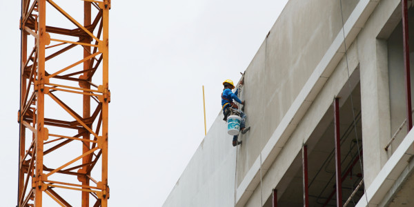 Trabajos Verticales en Fachadas de Edificios / Viviendas en Penedès i Garraf · Pintar Edificios de Construcción de Obra Nueva