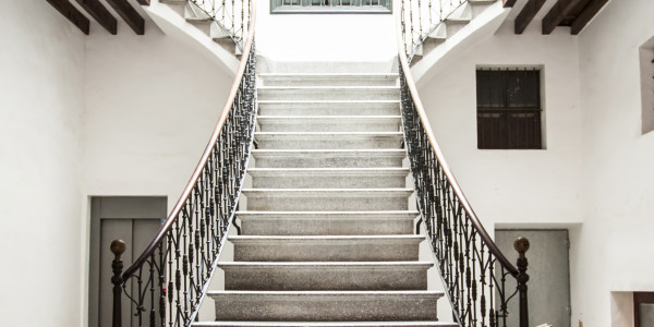 Rehabilitación y Restauración de Fachadas en Penedès i Garraf · Pintado de Escaleras, Patios Interiores, Patios de Luces, Ascensores